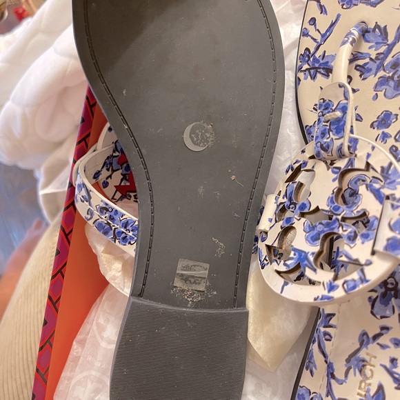 Tory Burch millers 8.5 - Picture 4 of 4